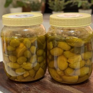 زيتون أخضر مخلل بزيت الزيتون